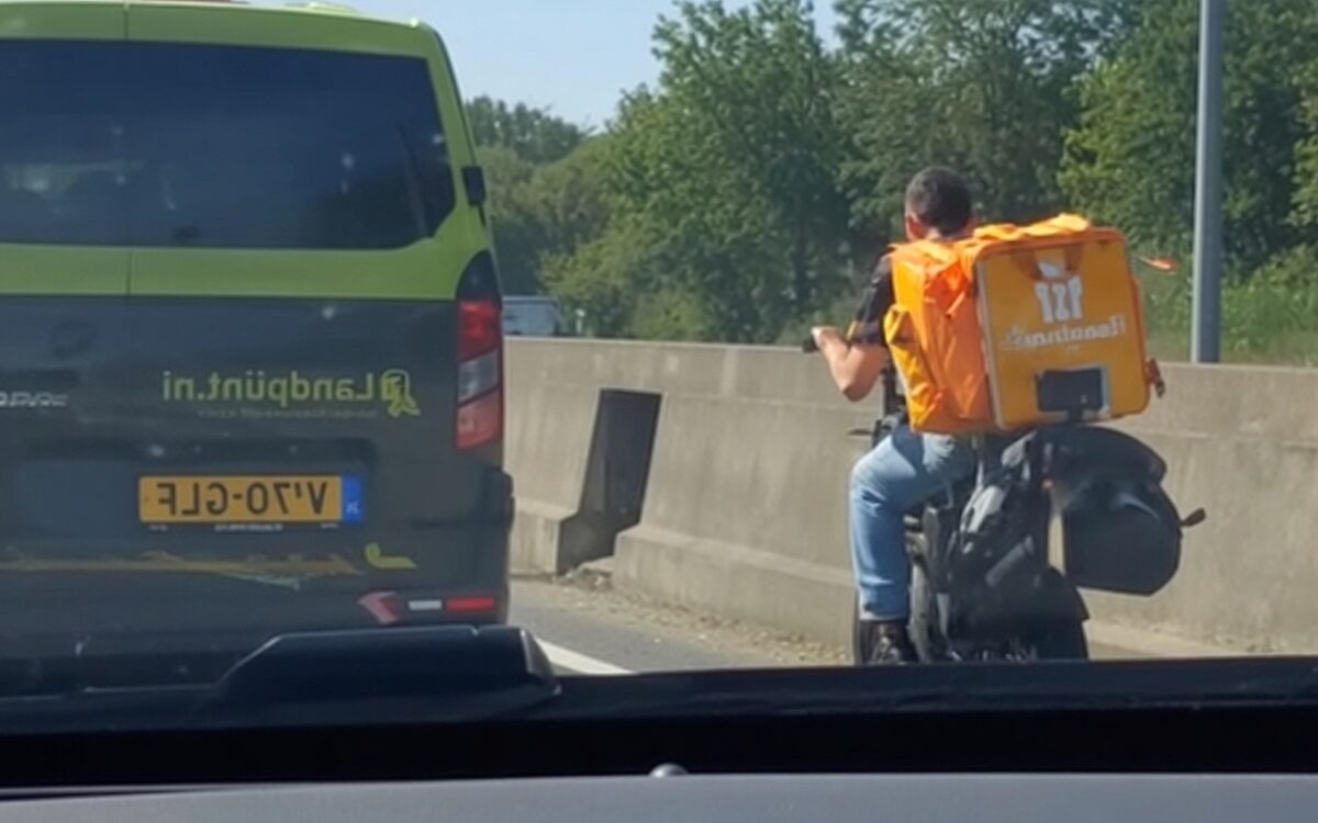 Bizar: Thuisbezorgd-bezorger scheurt met 70 km/u op fatbike in Velsertunnel