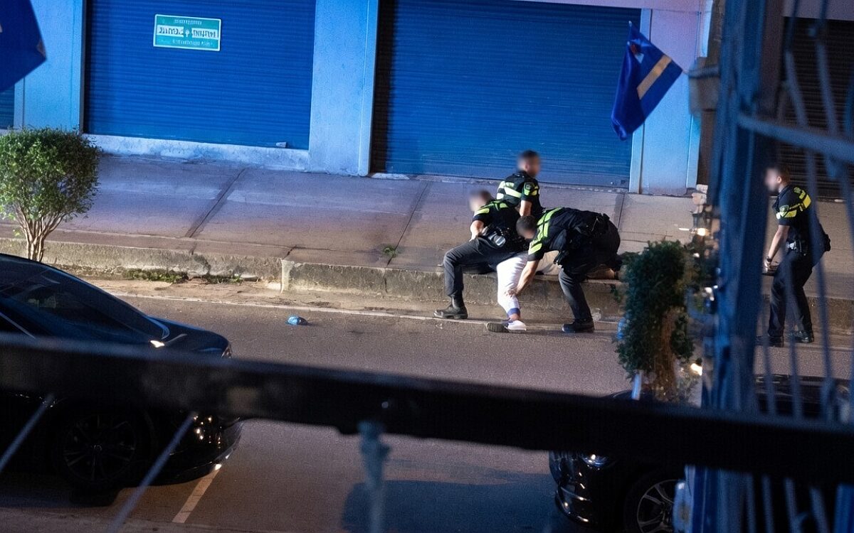 Heftige beelden van politieaanhouding in Rotterdam waarbij man overlijdt