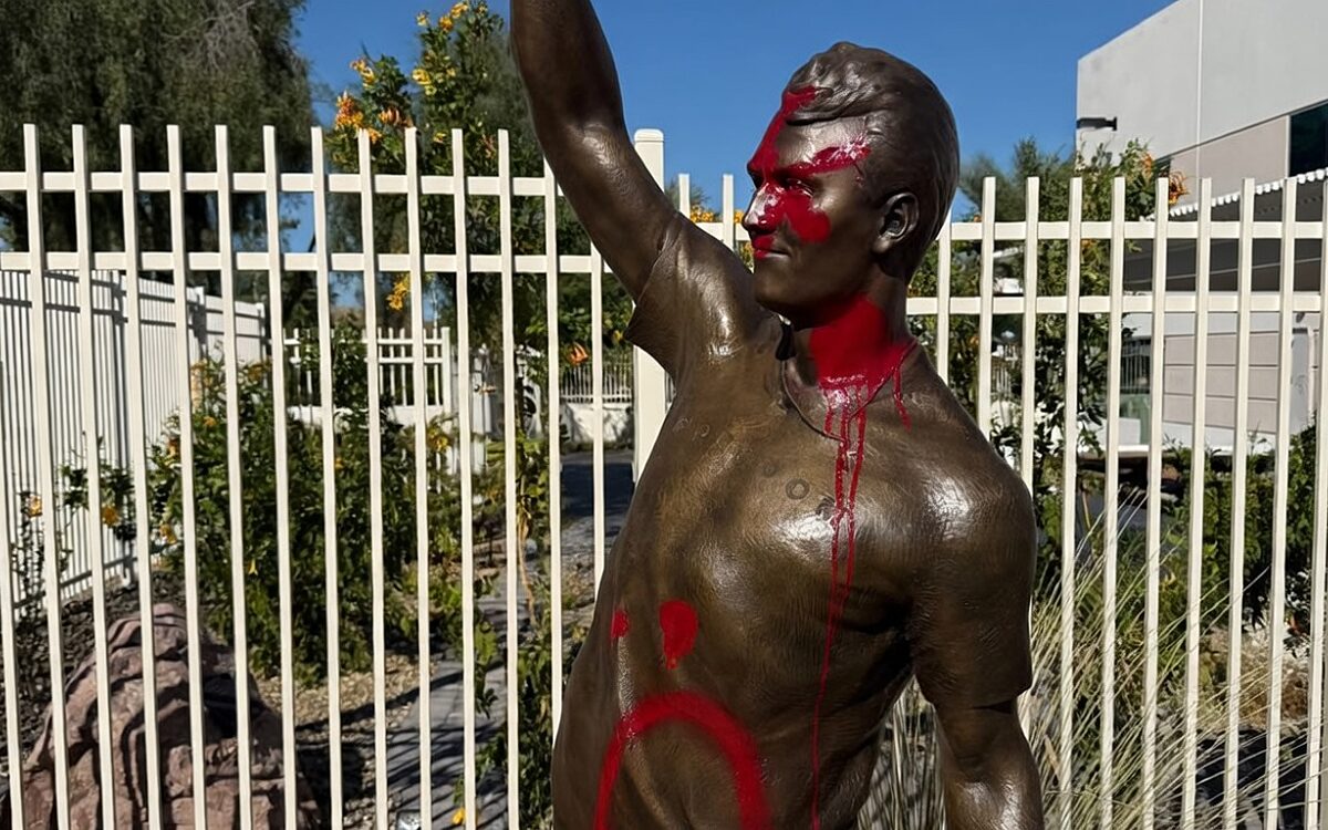 Turning Point USA schakelt politie in na bekladding beeld Charlie Kirk, dagen na onthulling