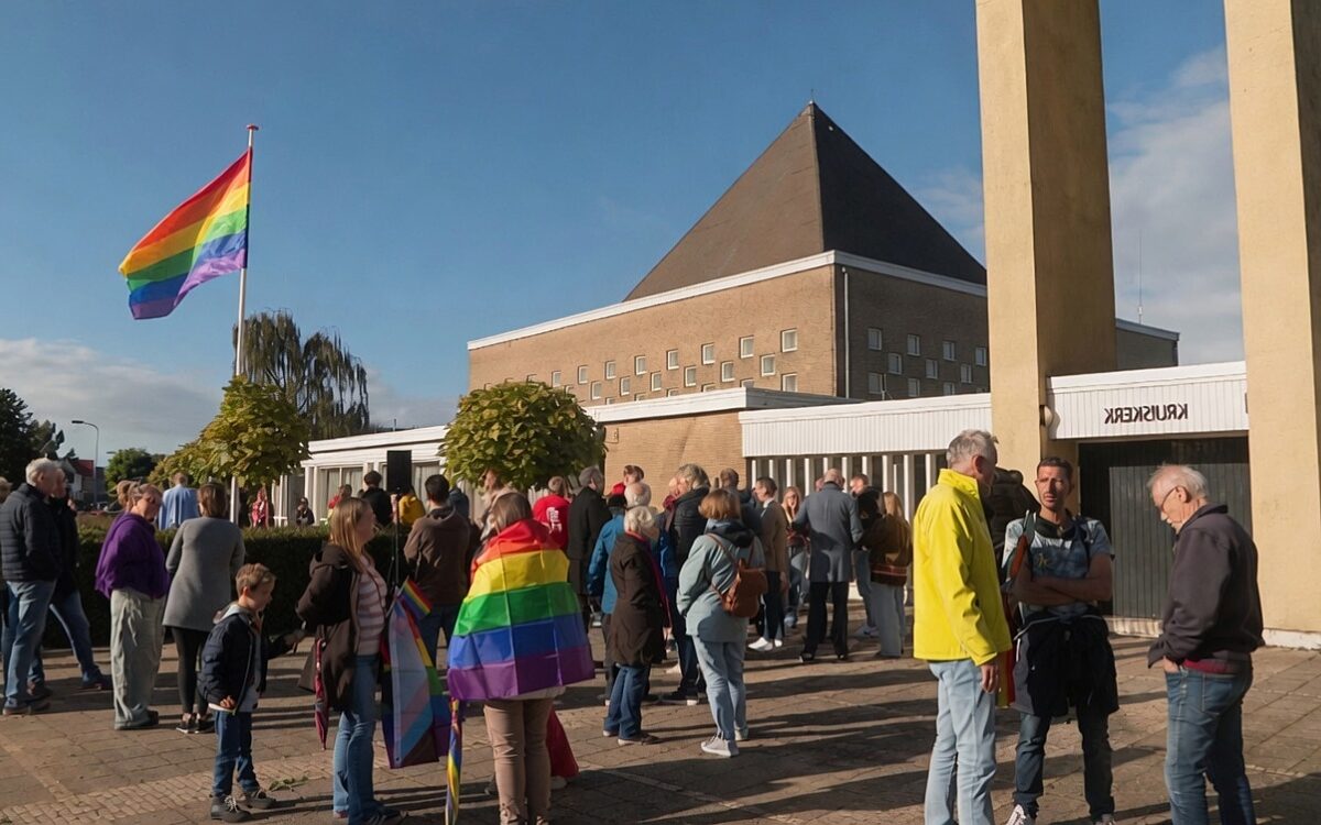 Oldebroek: regenboogvlaggen verdwenen en vlaggenmast omgetrokken