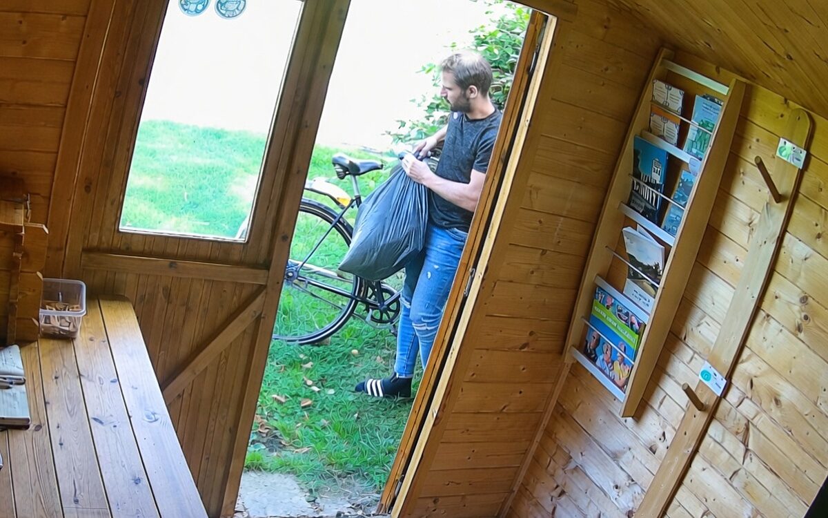 Zoekzoek: Doodgewone steeldief haalt op eigen houtje een hele boerderijwinkel leeg