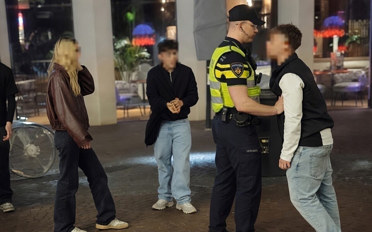 Man zet grote mond op tegen agent en ligt even later huilend op de grond