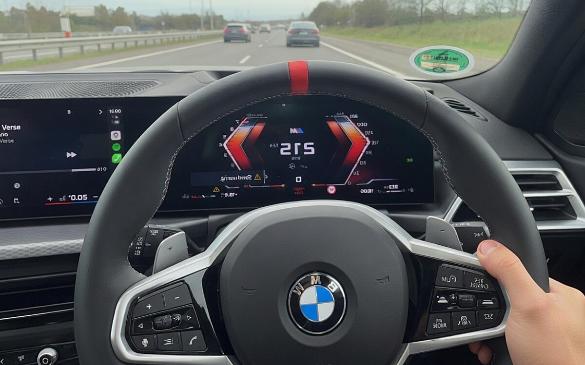 BMW-bestuurder scheurt met één hand aan het stuur en 215 km/u over de A2