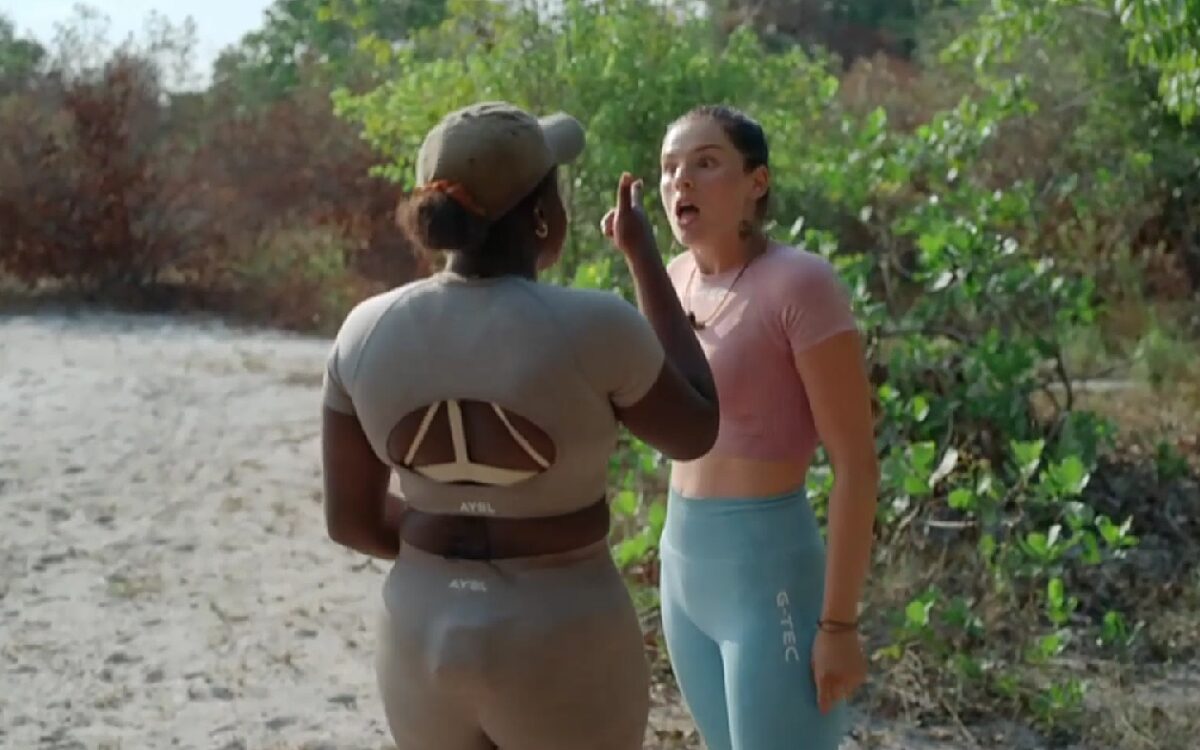 Catfight tussen Famke Louise en Deveny in Echte Meisje in de Jungle