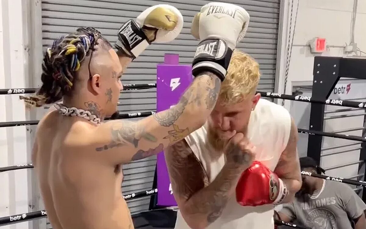 Zien: Jake Paul geeft rapper Lil Pump 'body shot'