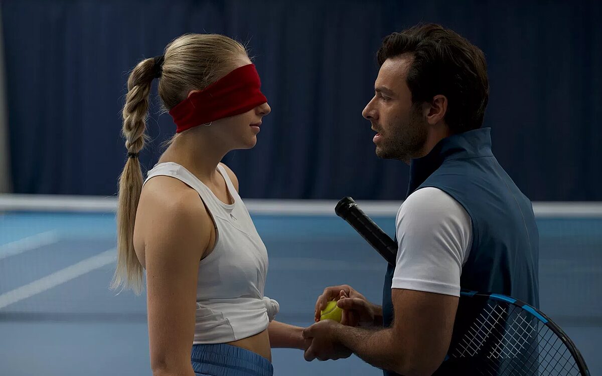 'Fifteen-Love': Een intrigerende serie die de ongezonde machtsdynamiek in de sportwereld aan de kaak stelt