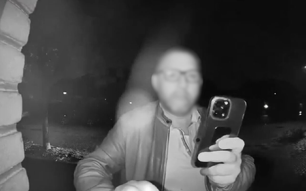 Man schreeuwt hele buurt bij elkaar voor videodeurbel: ‘We gaan het zien!’