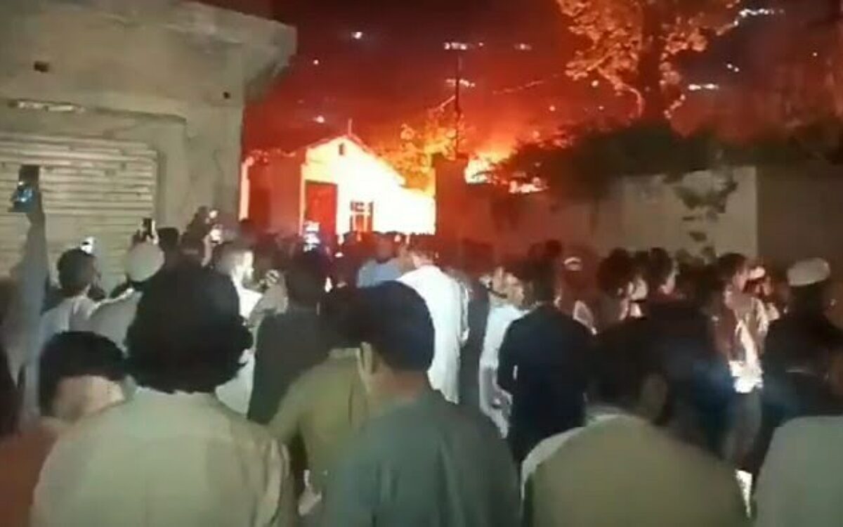 Toerist levend verbrand in Pakistan wegens 'godslastering' tegen islam