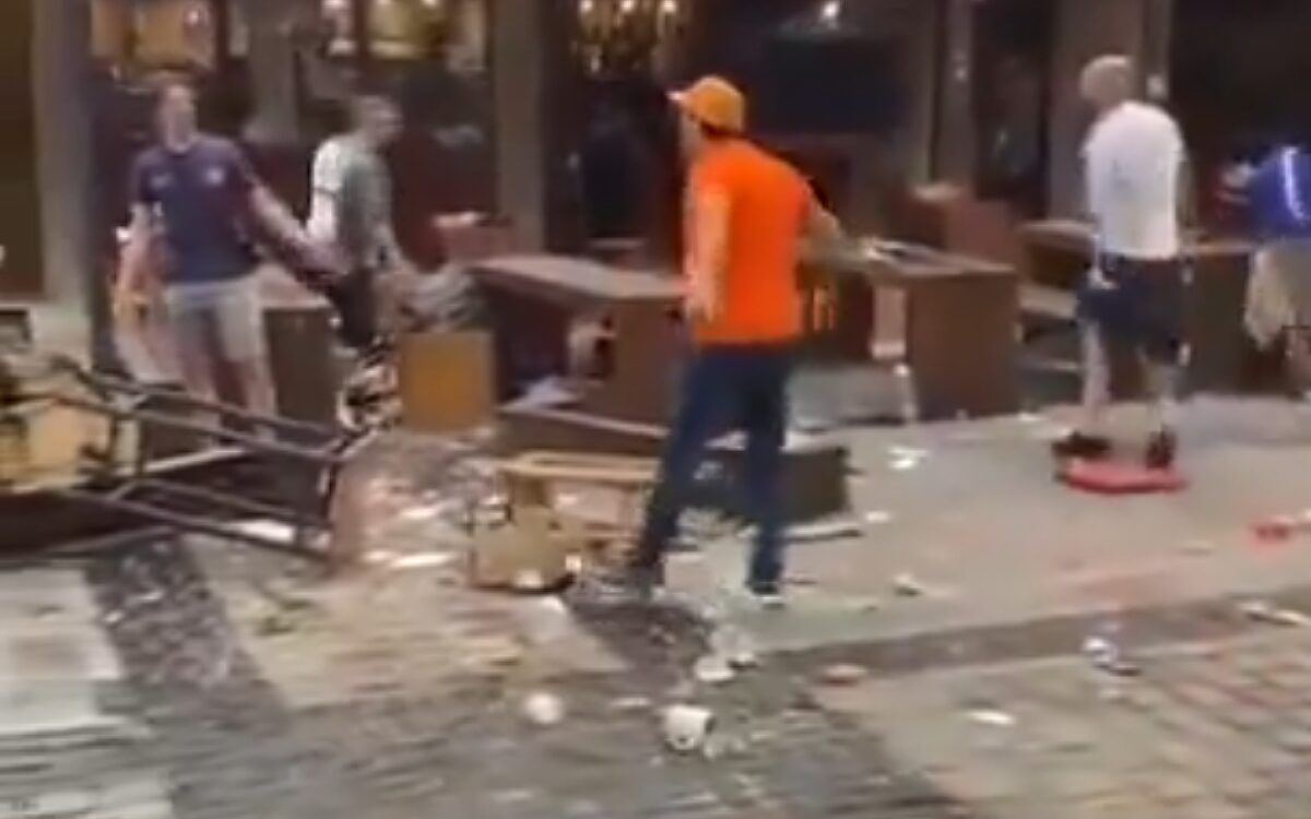 Op beeld: Nederlandse hooligans vallen Engelse supporters aan in Dortmund