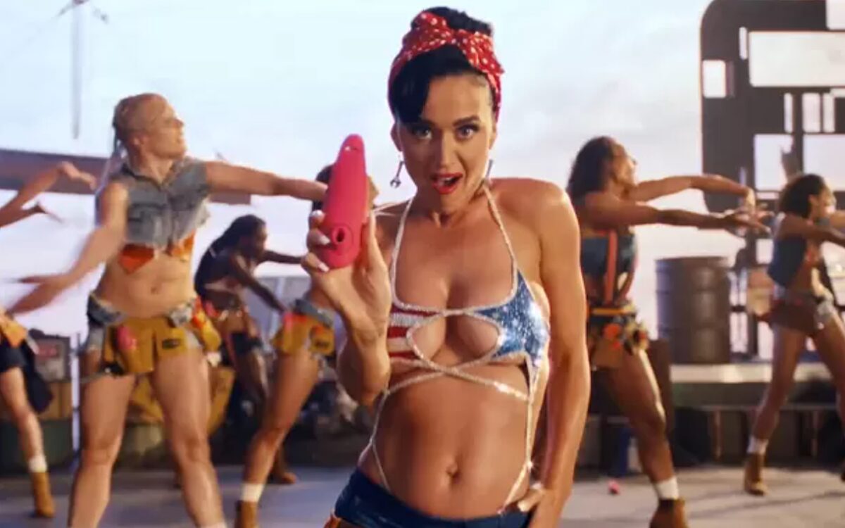 Veel kritiek op ‘nepfeministe’ Katy Perry na videoclip: ‘Vrouwenlichamen geseksualiseerd’