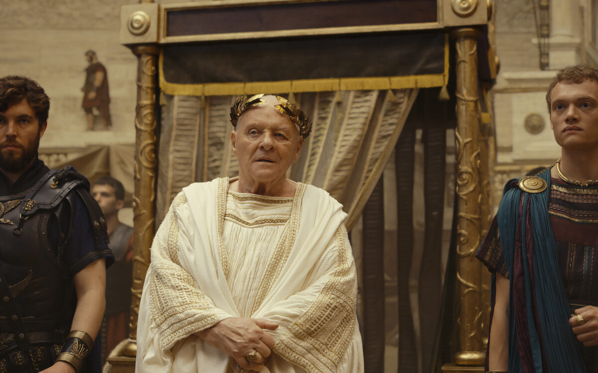 Anthony Hopkins schittert 'Those About to Die'