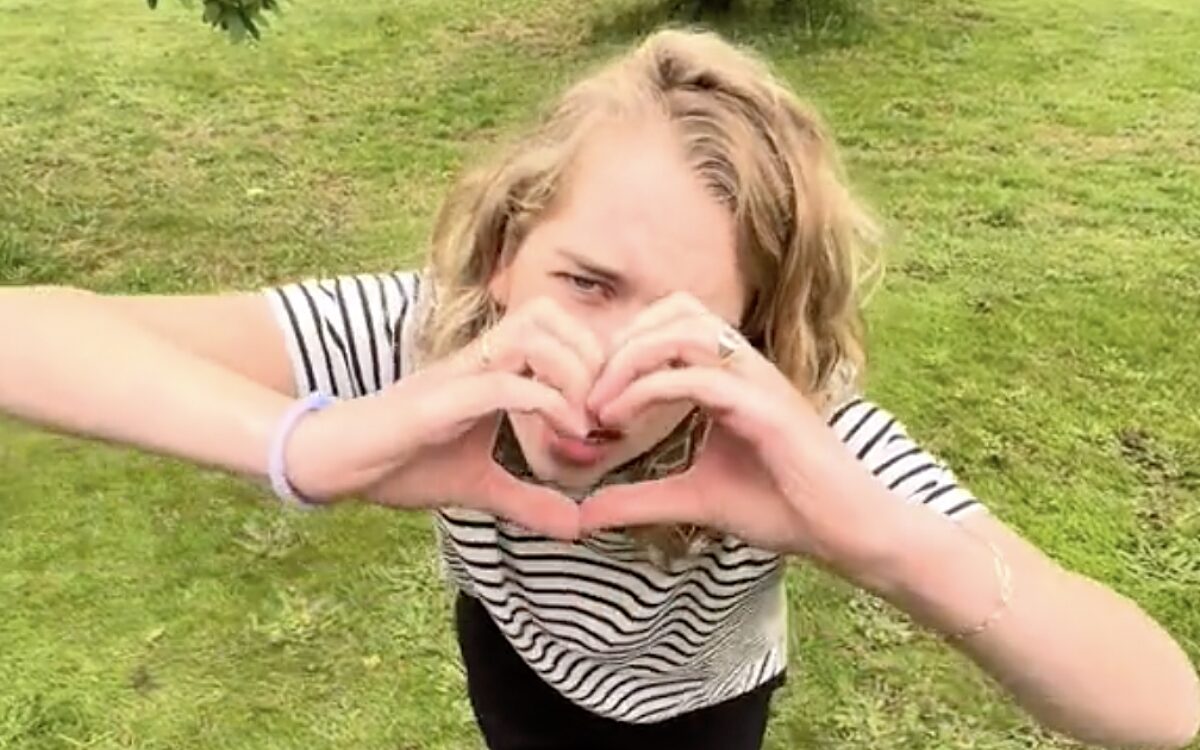 TikTok viral: Davine met haar liedje "Laura"