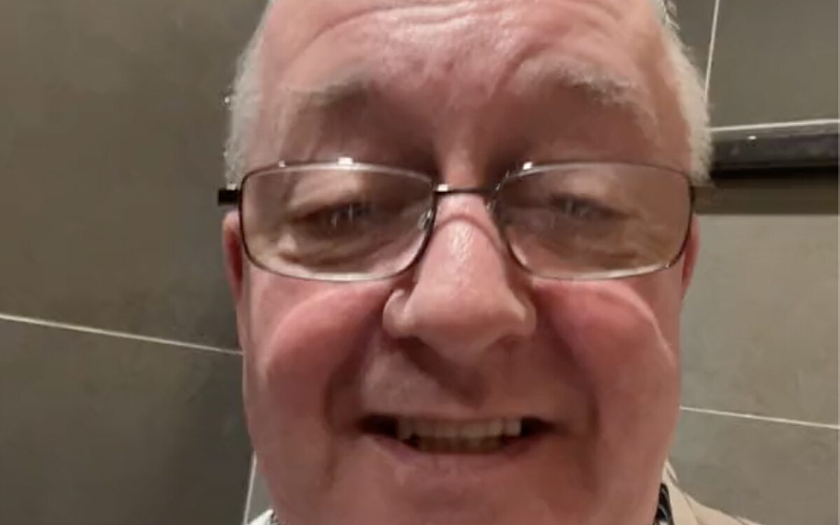 Deze "techno grandad" gaat viraal op TikTok