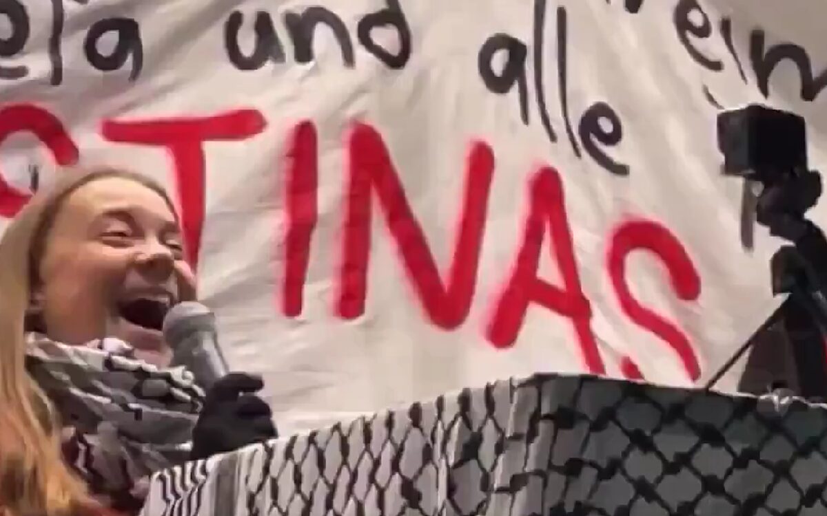 Greta Thunberg lachend op pro-Palestina protest: ‘F*ck Israël!’