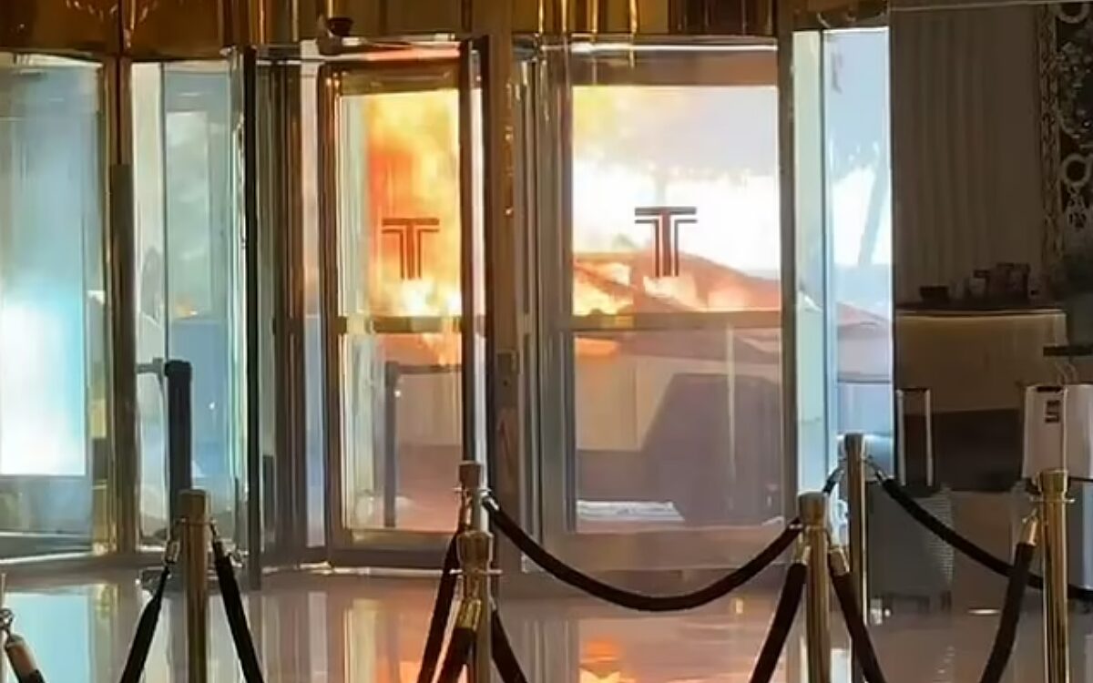 ZIEN: Man wil Trump bedreigen met autobom in Cybertruck, blaast per ongeluk zichzelf op