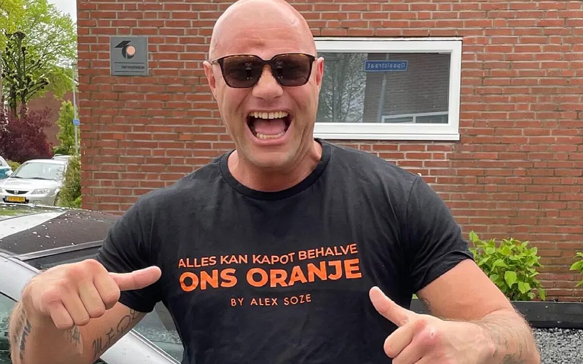 Alex Soze nagelt veroordeelde verkrachter aan schandpaal en moet boete betalen voor smaad