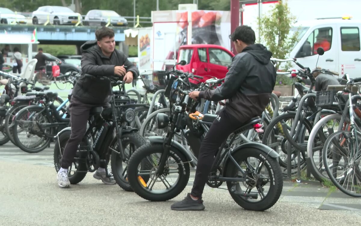 Minderjarig jochie in gezicht geschopt door FATBIKETUIG omdat hij bal niet wil passen