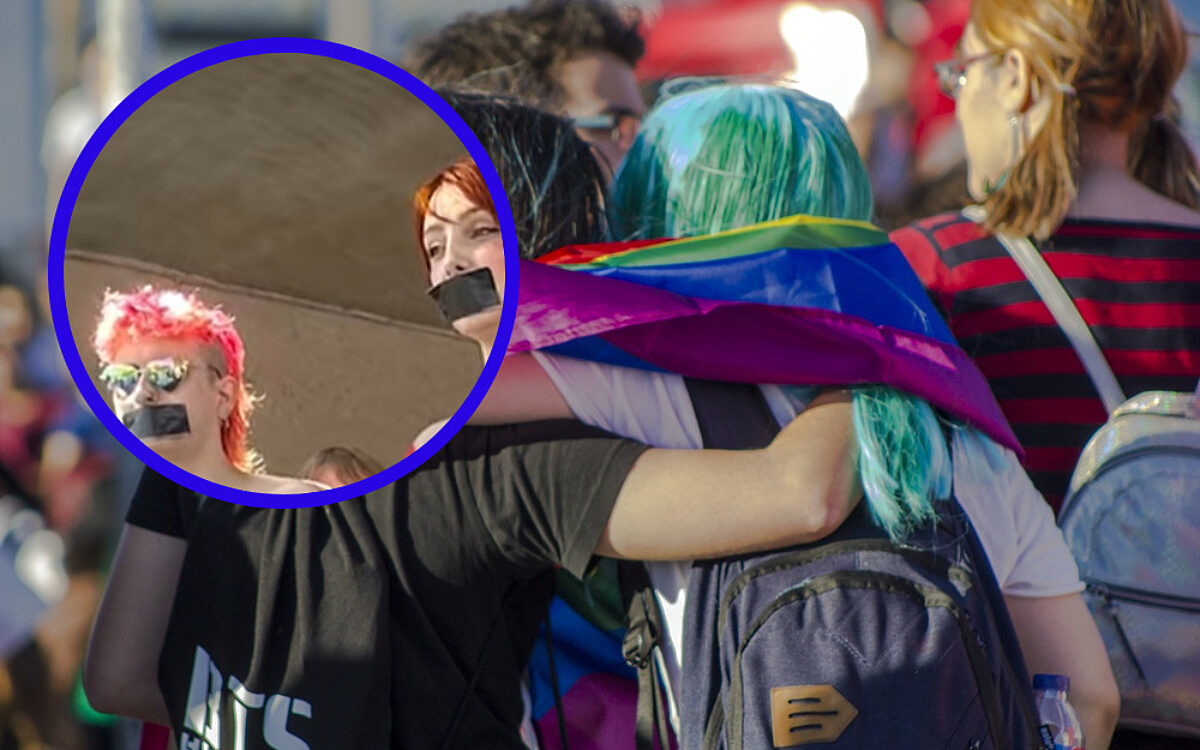 Transvrouwen onthullen hun boezem tijdens protest: "We zijn mannen, toch?"