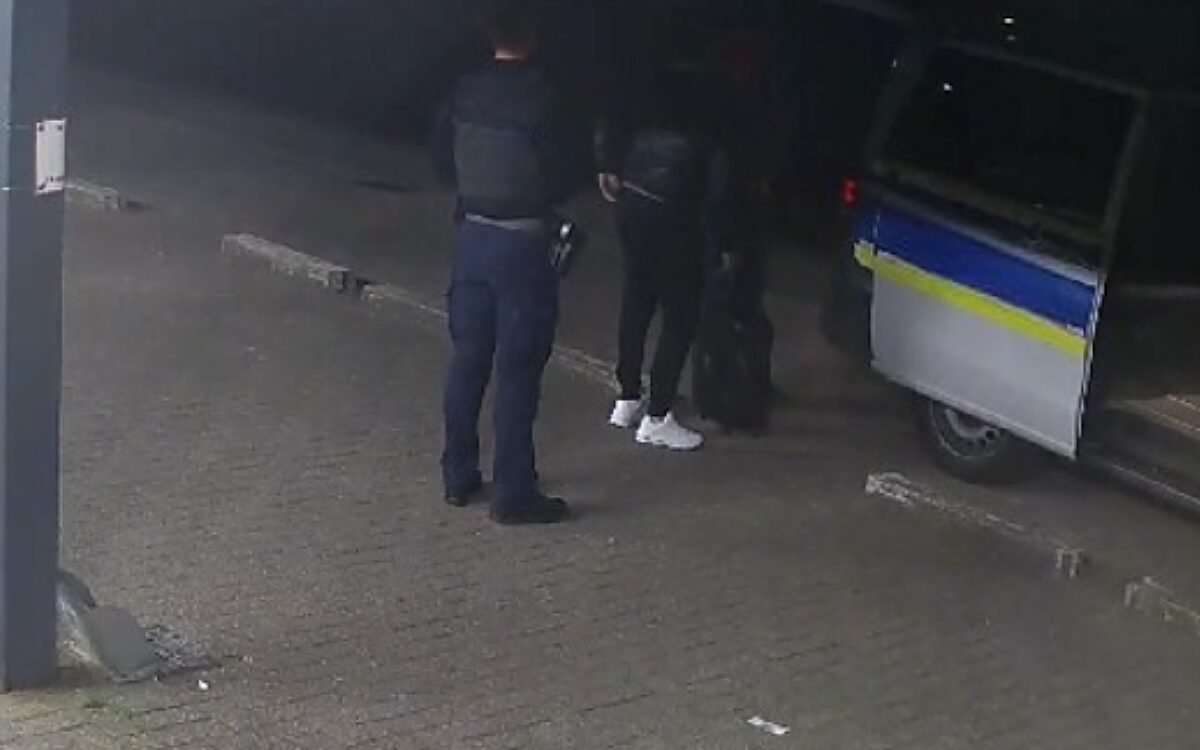 Op camera: Duitsland zet migrant zonder pardon over de grens bij Venlo (en dat mag)