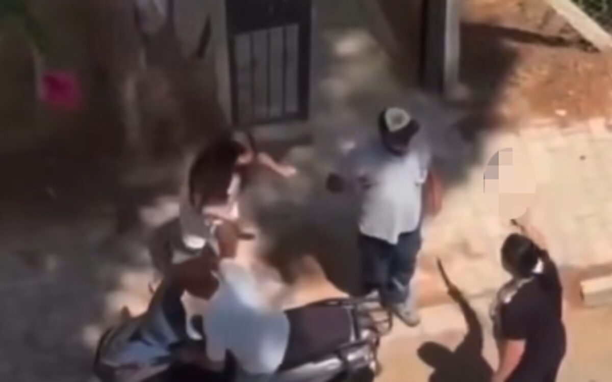 Moeder achtervolgt 10-jarige dochter met keukenmes op straat in Turkije