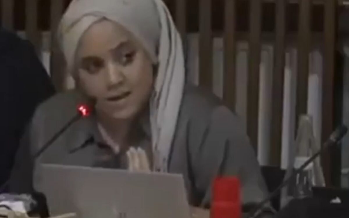 Belgische politica onder vuur na felle boodschap: "Vertrek als je islam haat!"