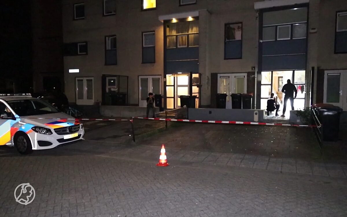 Video: Explosie bij woning in Almere