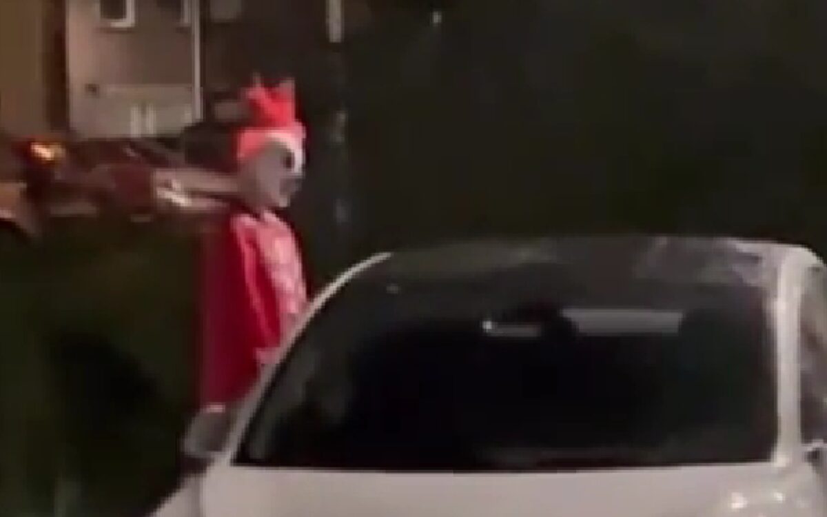 Bizarre beelden tonen angstaanjagende clown in Amersfoort, politie waarschuwt bewoners