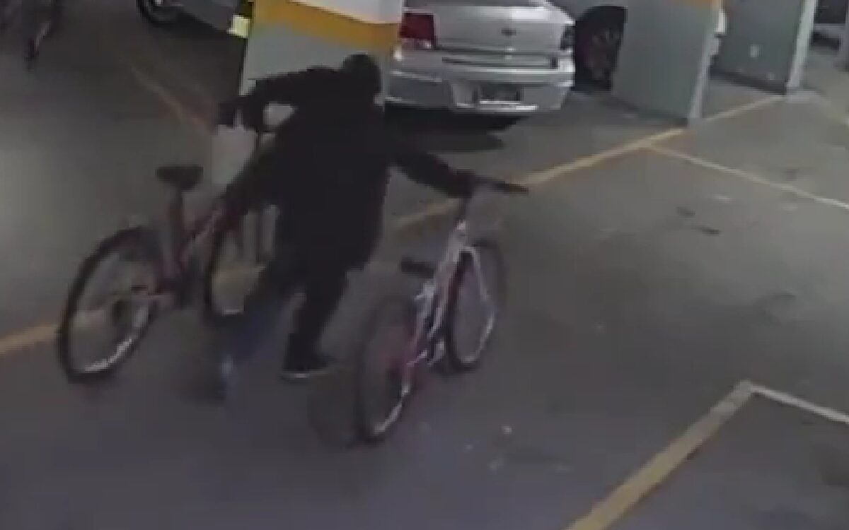 Braziliaanse fietsendieven kiezen het verkeerde gebouw, bewoners zetten tegenaanval in