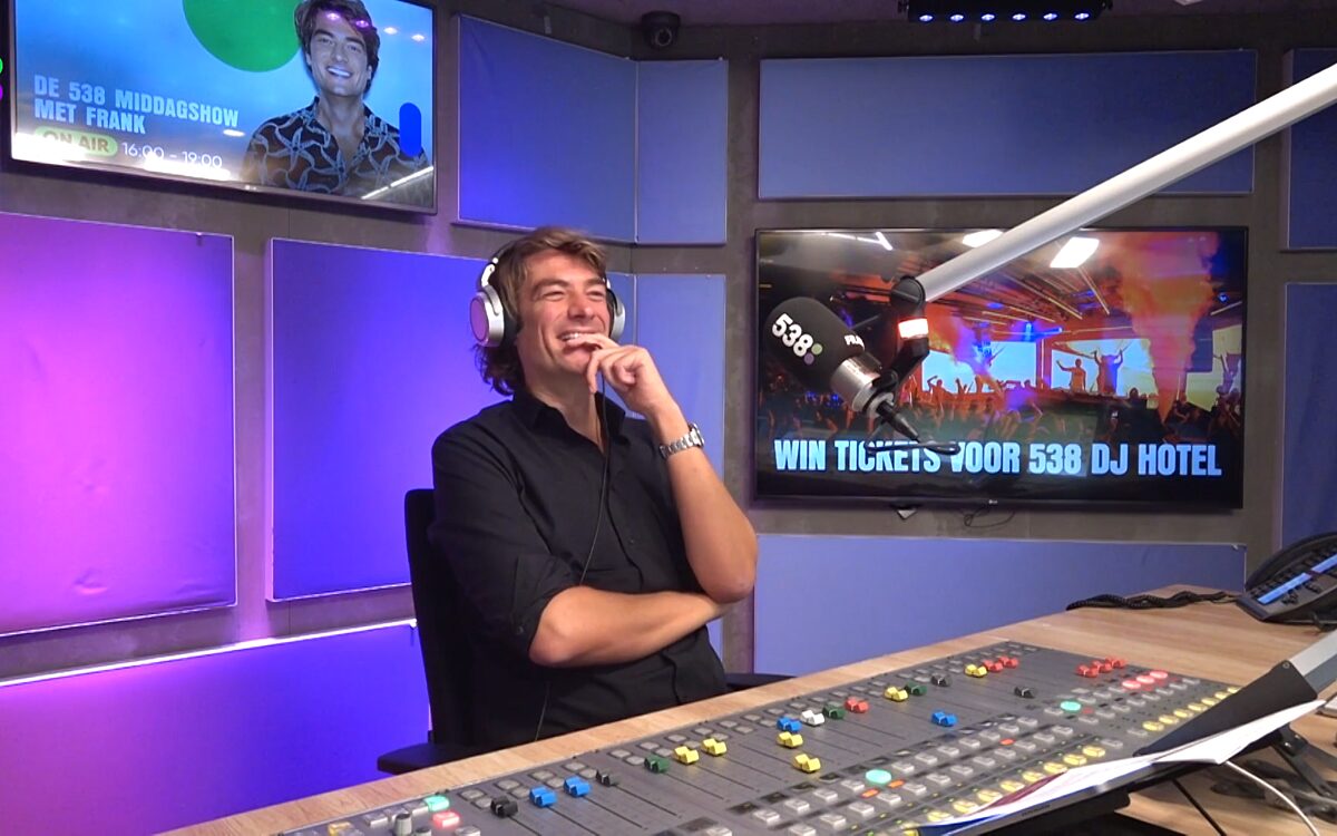 Video: Bij Televisier-gala geweigerde Frank Dane geroast door Peter Pannekoek