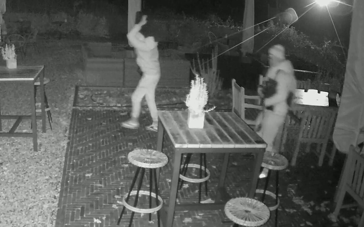 Video: Inbrekersduo slaat in één nacht drie keer toe