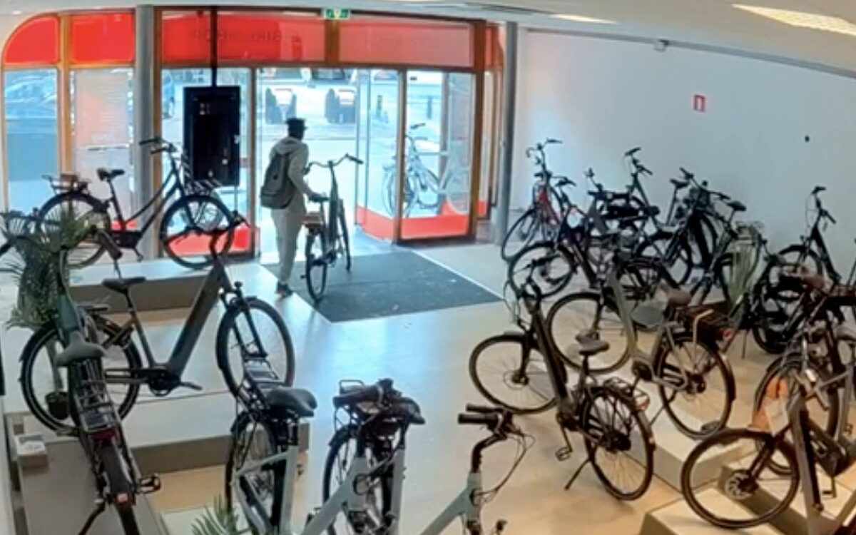 Man steelt fiets van € 3200 uit nieuwe fietsenwinkel in Drachten