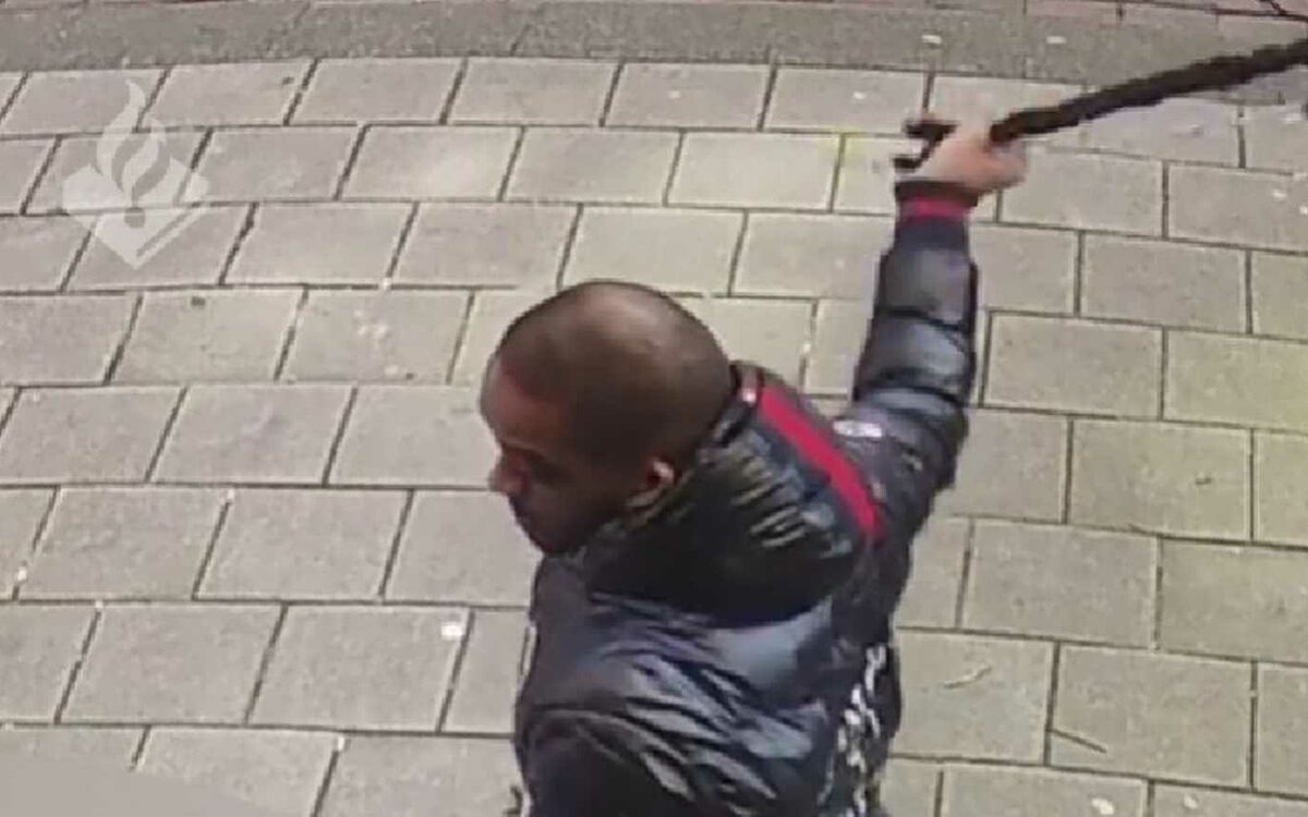 Heftige beelden: man in scootmobiel ernstig mishandeld met kettingslot