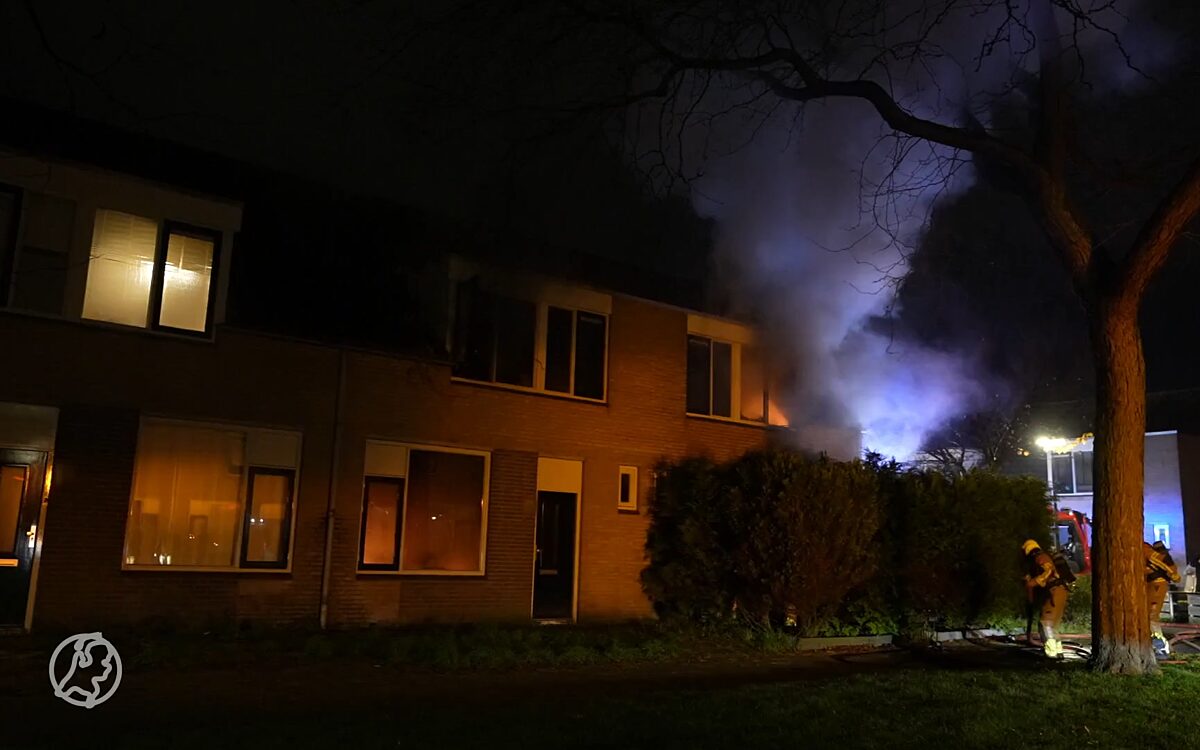 Video: Dode bij woningbrand Oosterhout, andere bewoner springt uit het raam
