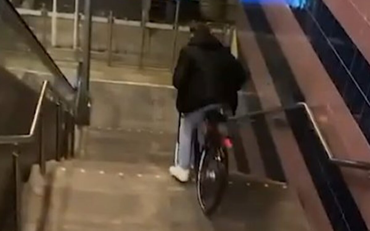 Student pakt enkeltje EHBO-post met domme actie op NS-station