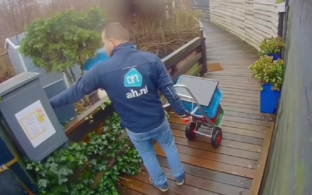 Video: Appie-bezorger berooft boer van z’n eieren