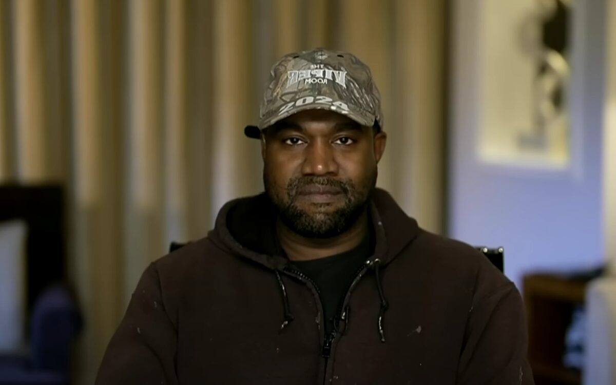 Kanye West deelt spicy foto’s van zijn vrouw Bianca Censori, volgers in shock