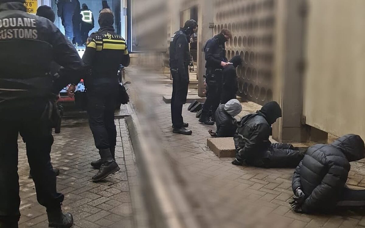 Primeur: eerste vrouwelijke uithaler (18) gepakt in Rotterdamse haven