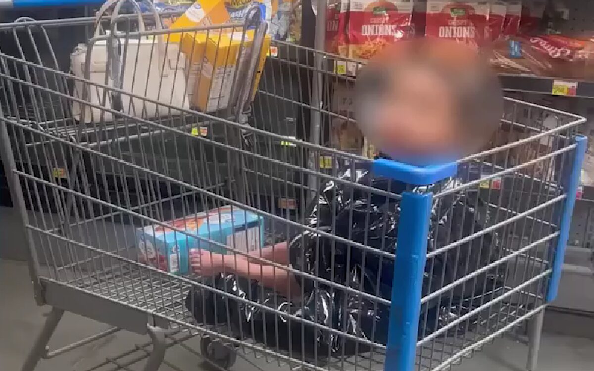 Amerikaanse moeder laat peuter slechts een luier dragen bij vrieskou en wordt gearresteerd