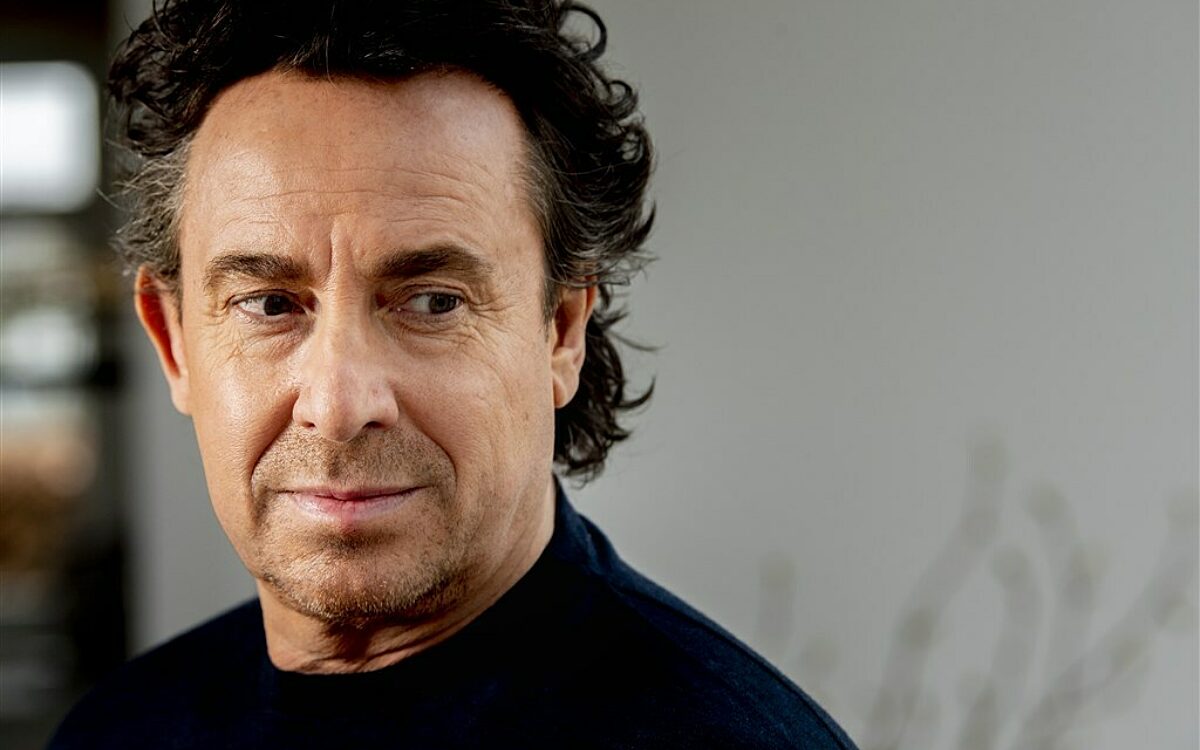 Marco Borsato huilend aangetroffen bij tankstation
