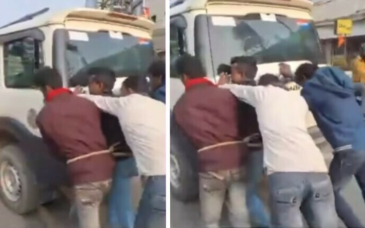 Video: Indiase gevangenen duwen politiebus met pech naar de rechtbank