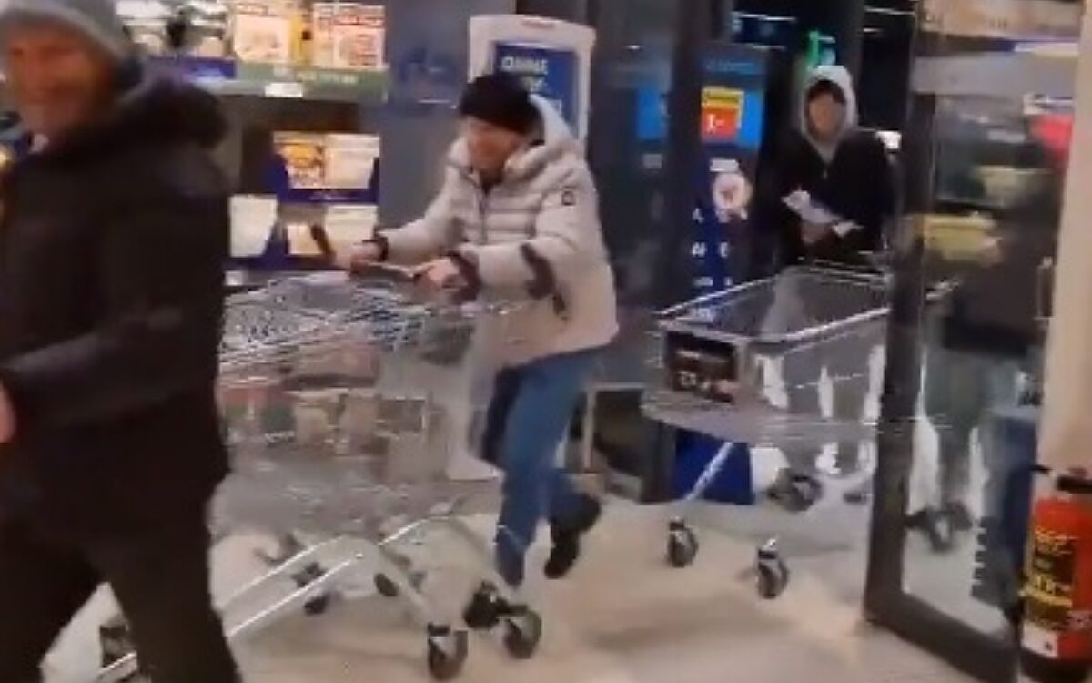 Tweede dag gekte in Duitse supermarkten door vuurwerkshoppende Nederlanders