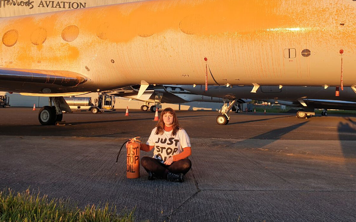 Demonstranten van Just Stop Oil besmeuren meerdere privéjets van Taylor Swift