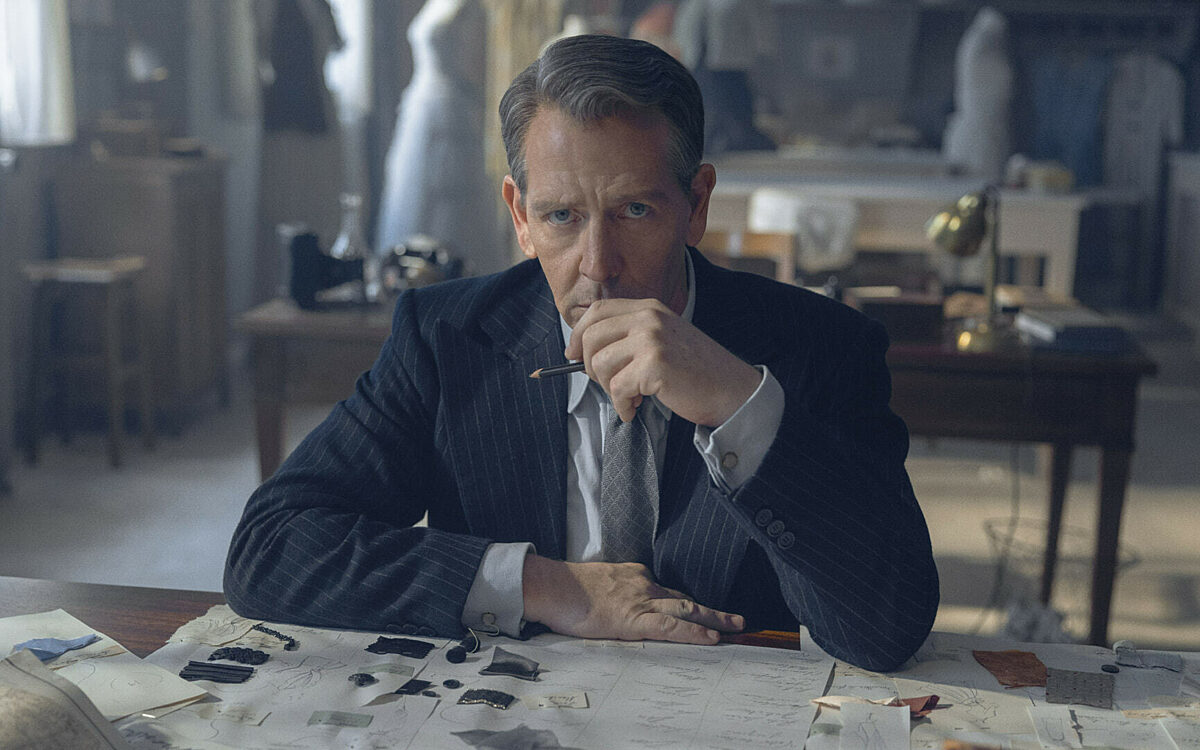Een kijkje in het leven van Christian Dior in The New Look