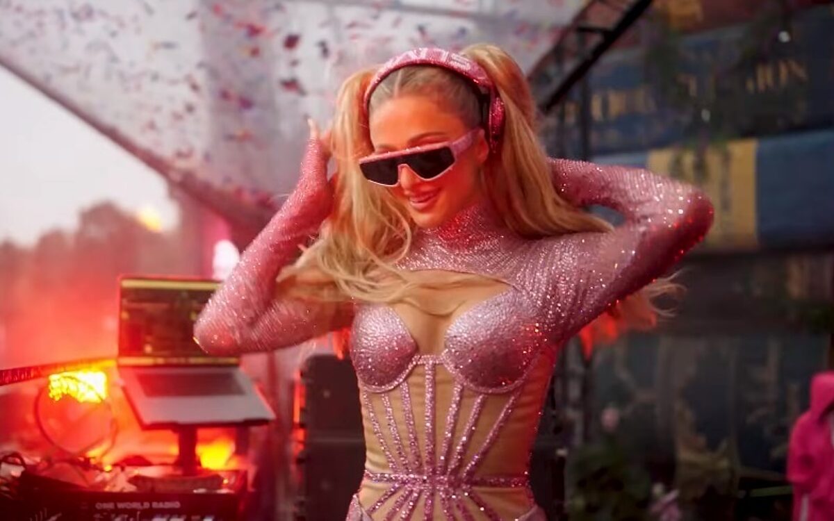 Paris Hilton heeft/krijgt dochter