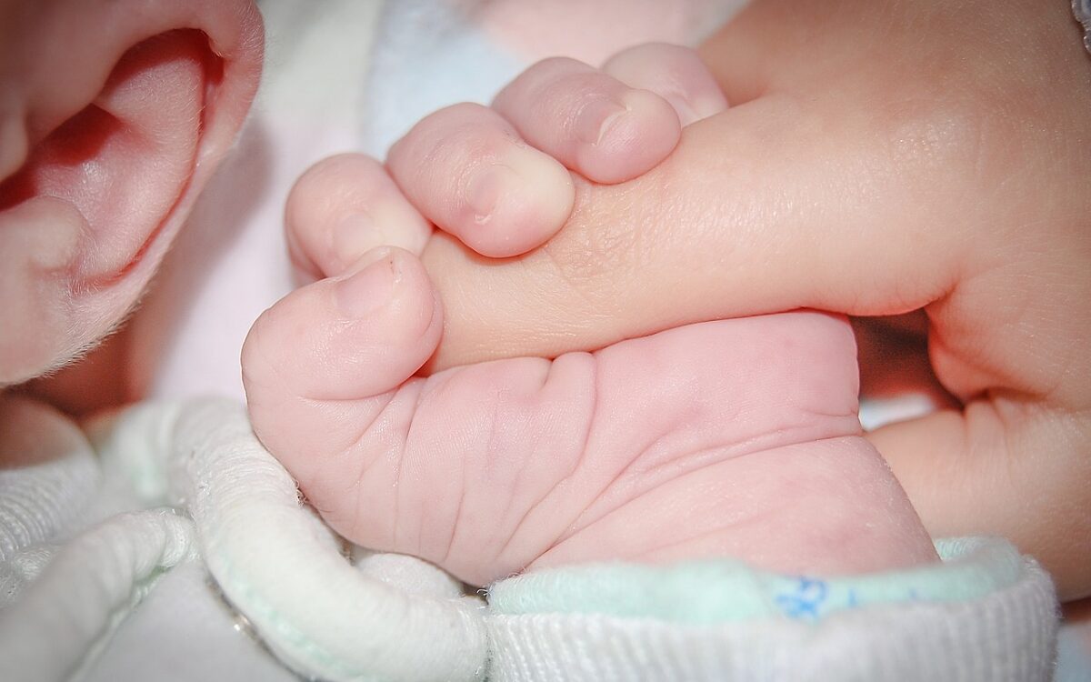 Man uit Apeldoorn mogelijk opgepakt voor helpen zuster die 7 baby's vermoordde