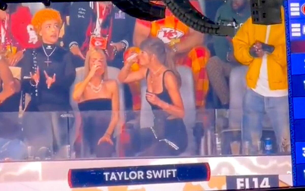 Video: Taylor Swift doet een adtje tijdens de Super Bowl