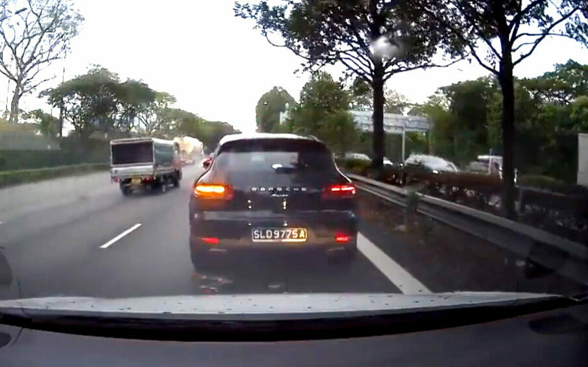 Porsche-rijder werkt twee motorrijders tegen de grond in 20 seconden