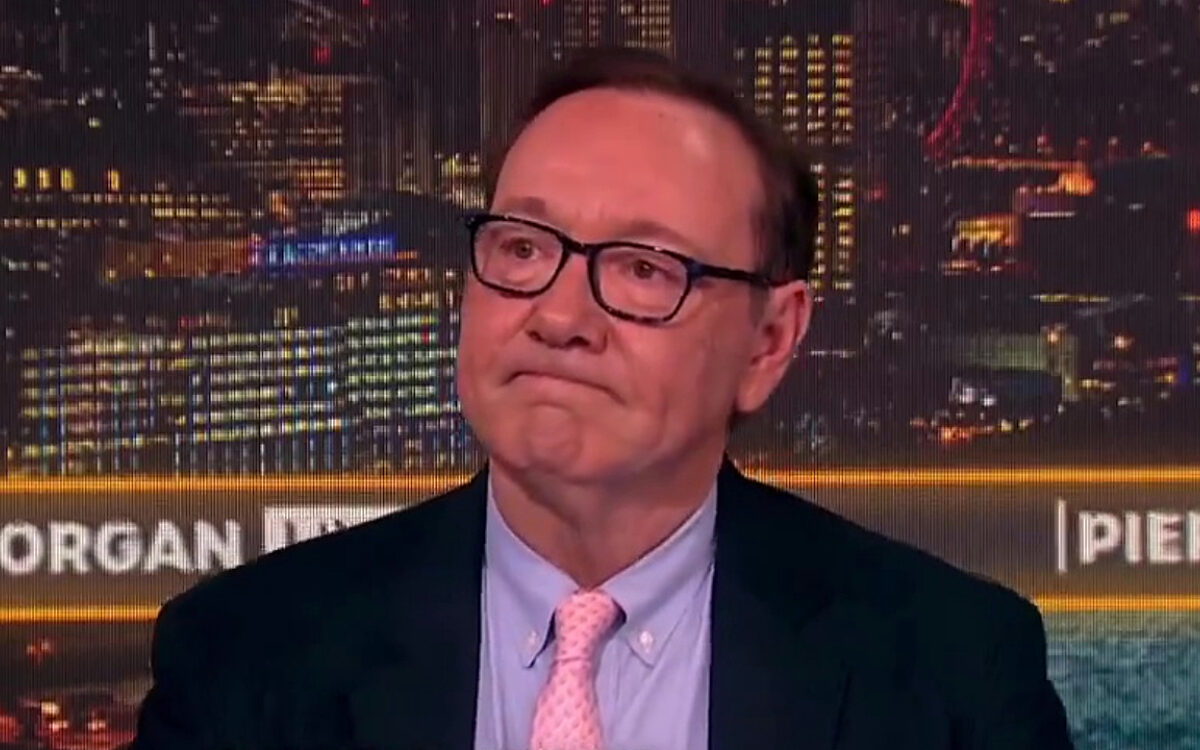 Kevin Spacey in tranen als hij vertelt over zijn miljoenenschuld door advocaatkosten