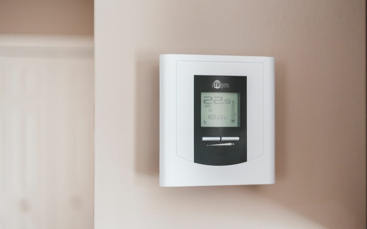 Klachten over thermostaatgebruik Oekraïense vluchtelingen: 'Stoken tot 27 graden'