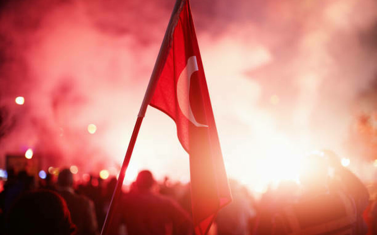 Zien: Turken gaan de straat op na EK-overwinning op Georgië